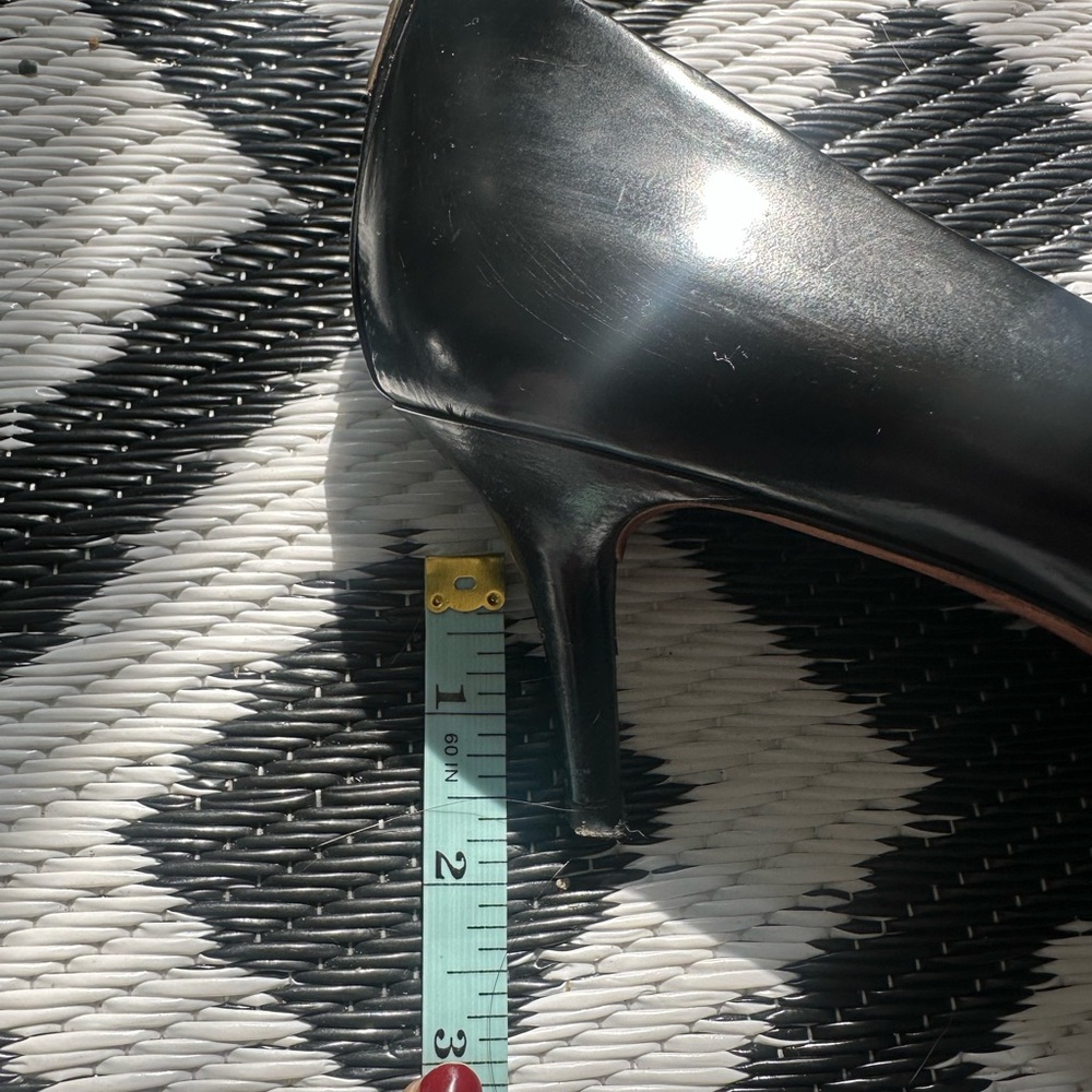 Coach Black Leather Size 8.5 Kitten Heel Pointed Toe Pumps - Picture 2 of 6